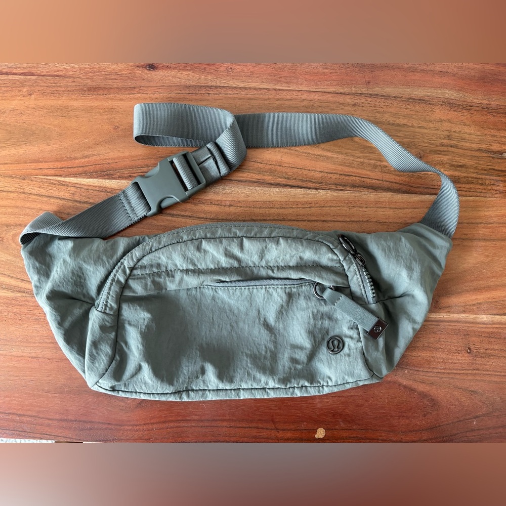 Like New Lululemon Athletica Gray Green Belt Bag Travel Bag Fanny Pack